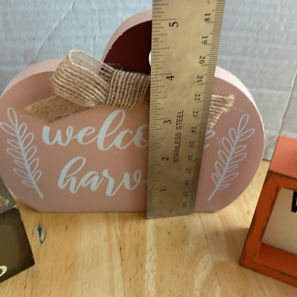 Harvest decor set 3 wooden fall decorations. Pumpkin & scarecrows. Halloween NWT - Picture 4 of 8